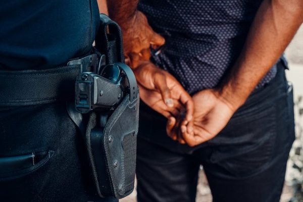 Bytów: 20-latka i 31-latek zatrzymani za napaść na 12-latka. Sprawcy usłyszeli zarzuty