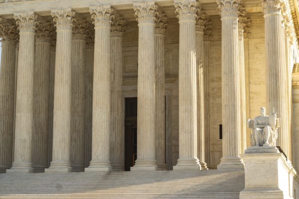 Rozpoczął się proces syna Jacka Kurskiego oskarżonego o gwałty na nieletniej