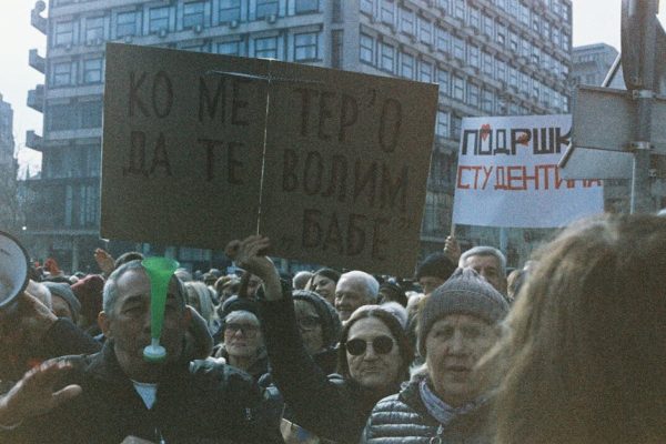 Kaczyński zapowiada surowe kary dla rodziców LGBT – „to eksperymenty na dzieciach”