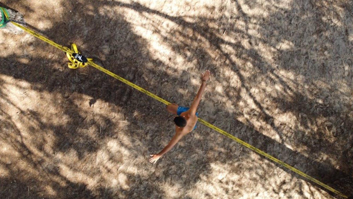 Estoński mistrz slackline’u przejdzie nad centrum Warszawy. Niezwykłe wyzwanie nad Pałacem Kultury