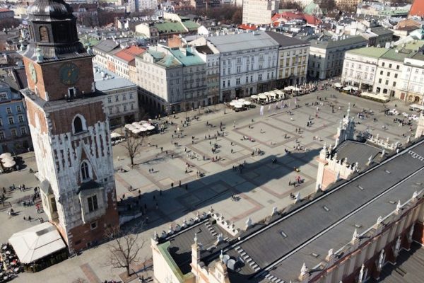Koniec kadencji prezydenta Krakowa i kontrowersje wokół urzędnika z Warszawy – przegląd wydarzeń 25 maja 2026