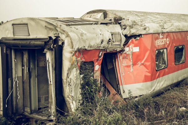 Śmiertelny wypadek na przejeździe w Garbatce. Mieszkańcy od lat apelują o szlabany