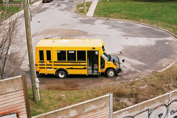 Tragedia w Belgii: Pociąg uderzył w szkolny autobus. Nie żyją dzieci