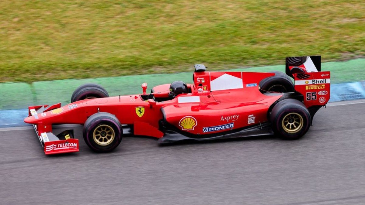 Ferrari traci na wartości po wizycie papieża Leona XIV. Fani mówią o zdradzie