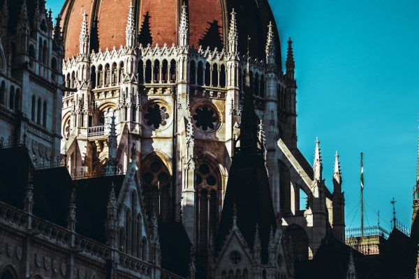 Węgierski parlament anulował decyzję o wystąpieniu z MTK