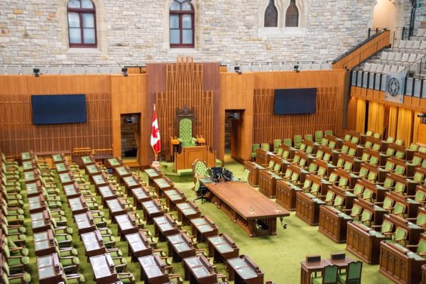 Sejm pracuje nad ustawą o osobie najbliższej. Polityczne emocje sięgają zenitu
