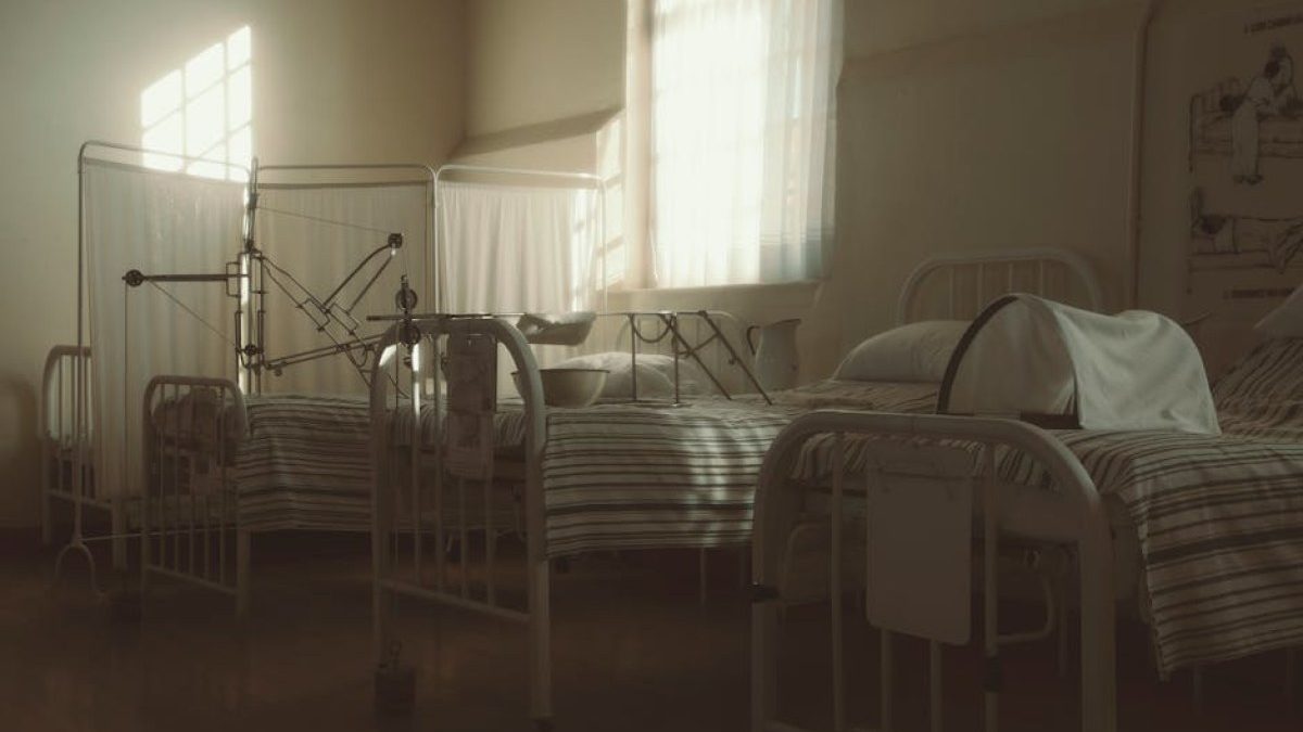 Kuracjusze oburzeni warunkami w sanatorium. „Prycze jak w więzieniu” po latach płacenia składek