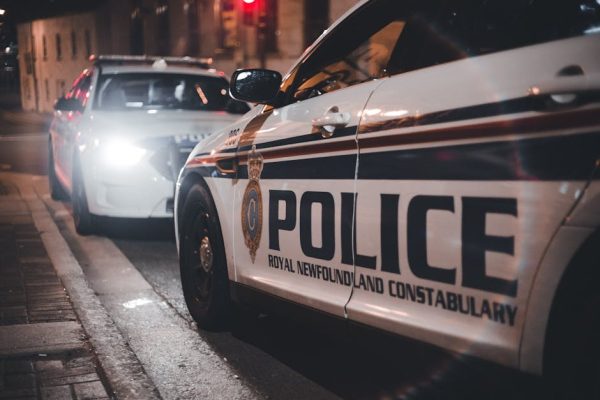 Porwanie i rozbój pod klubem w Warszawie. 38-latek padł ofiarą kierowcy BMW
