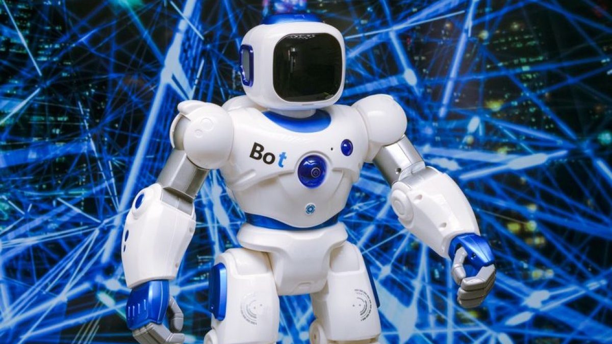 Robotyczny piłkarz przyszłości? Boston Dynamics uczy Atlasa gry w piłkę nożną