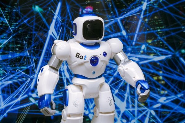 Robotyczny piłkarz przyszłości? Boston Dynamics uczy Atlasa gry w piłkę nożną