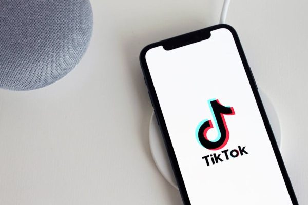 TikTok Shop wybiera InPost. Paczkomaty obsłużą zakupy z platformy społecznościowej