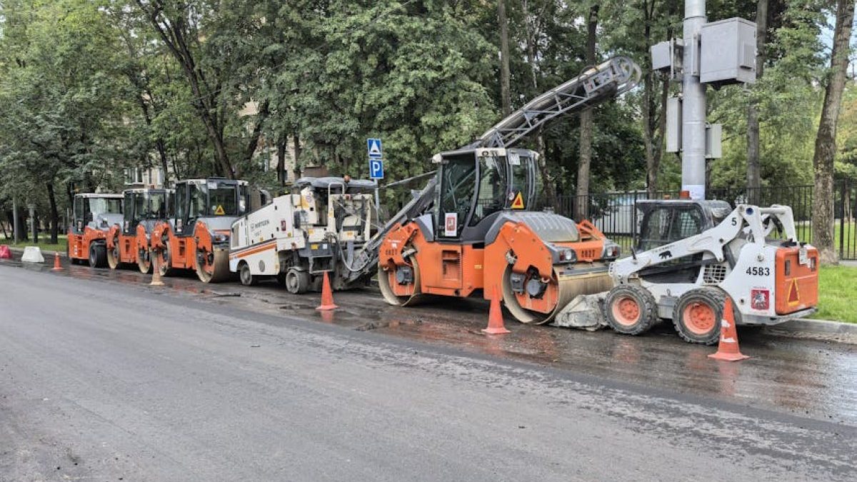 Poważny incydent na budowie drogi w Bawarii. Spór o wałowanie asfaltu zakończony bójką