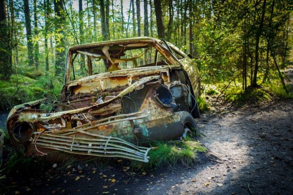 Śmiertelny wypadek w gminie Rozogi. 24-letni kierowca toyoty nie przeżył dachowania