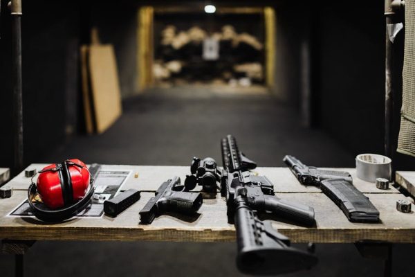 Ponad milion sztuk broni w Polsce. Eksperci alarmują o lukach w przepisach