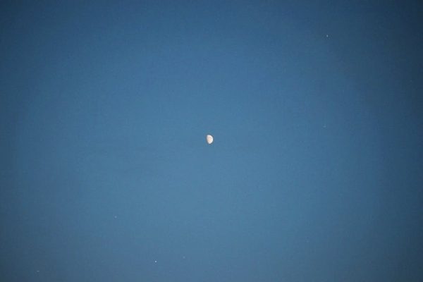 Niebieski Księżyc na niebie w maju. Rzadkie zjawisko astronomiczne już w niedzielę