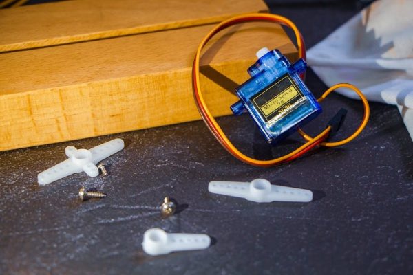 Mikrorobot z Singapuru: pięciu chirurgów w jednym, wielkości ziarnka ryżu