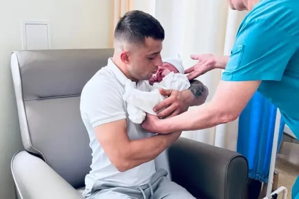 Dzień Ojca na ostrowskiej porodówce – wyjątkowe chwile z małym Wiktorem