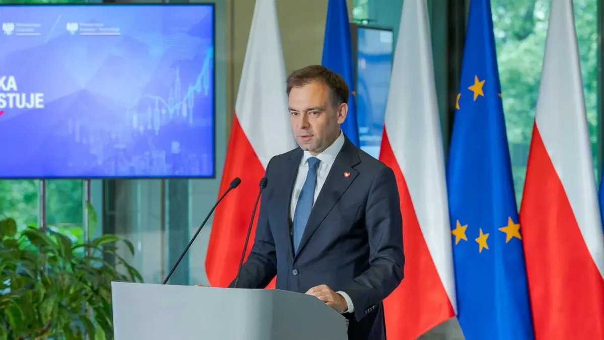 Premier Tusk i minister Domański ogłosili pakiet pięciu programów inwestycyjnych