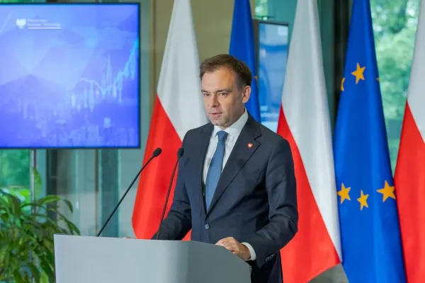 Premier Tusk i minister Domański ogłosili pakiet pięciu programów inwestycyjnych