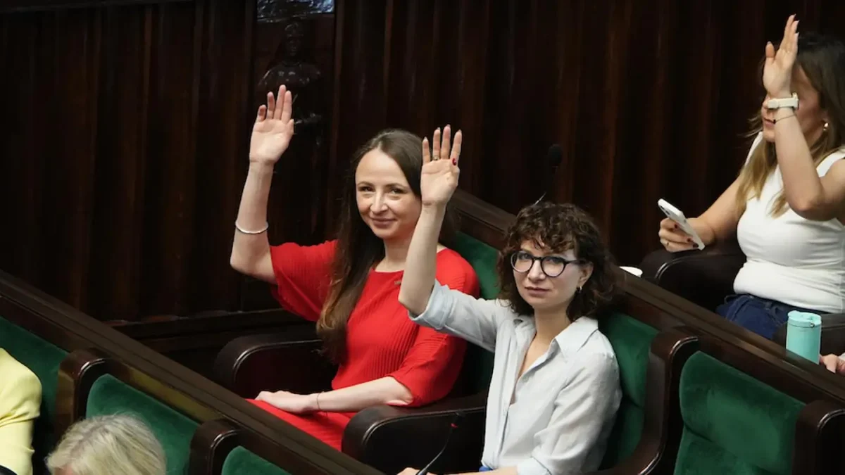 Sejm uchwalił nową ustawę antymobbingową – prostsza definicja i wyższe odszkodowania