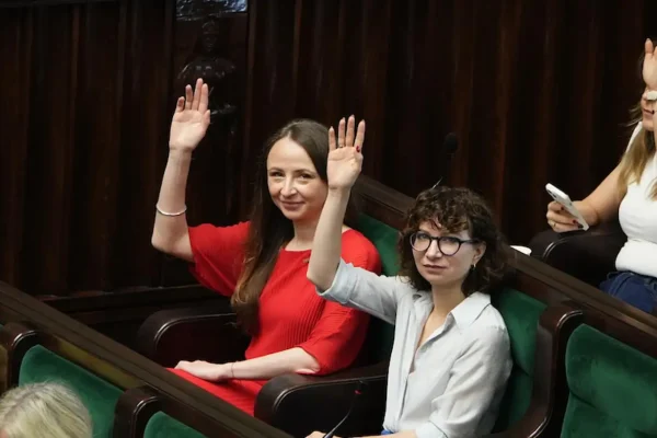 Sejm uchwalił nową ustawę antymobbingową – prostsza definicja i wyższe odszkodowania