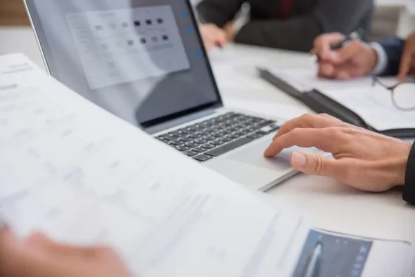 Rząd przyjął projekt deregulacyjny Kodeksu spółek handlowych – ułatwienia dla firm