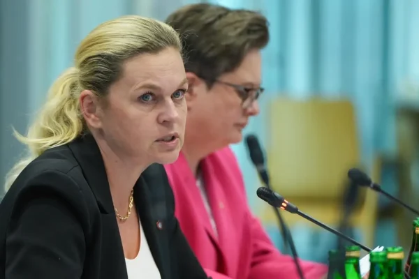 Sejmowa komisja poparła projekt ustawy o zakazie telefonów w szkołach podstawowych