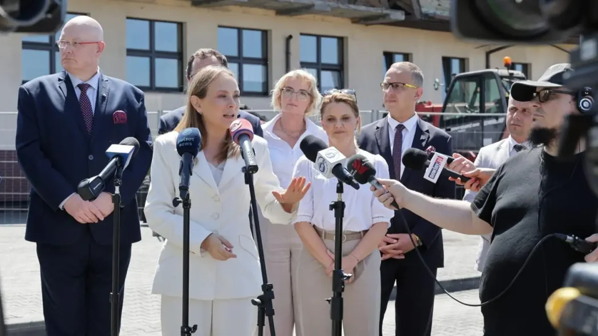 1,8 mld zł z KPO na termomodernizację szkół – minister w Zwonowicach podsumowuje efekty