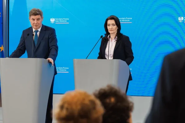 160 tys. seniorów czeka na medale. KPRM apeluje do prezydenta o przyspieszenie