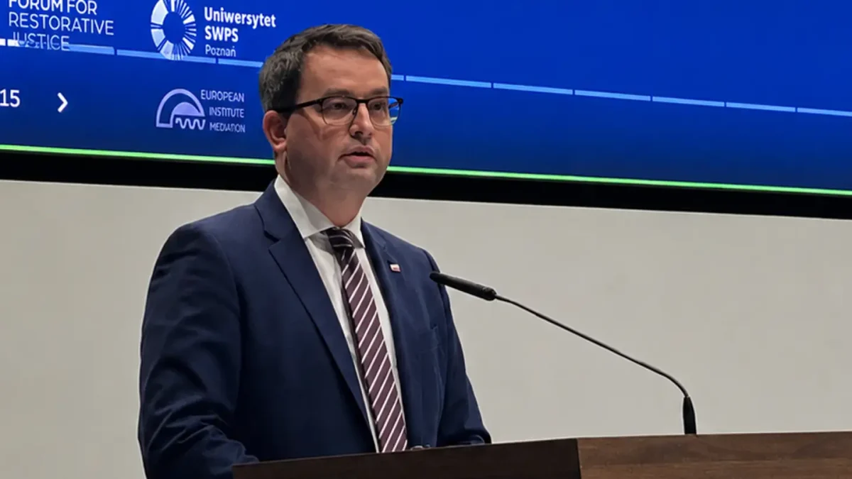 Wiceminister Sławomir Pałka otworzył w Poznaniu międzynarodową konferencję o sprawiedliwości naprawczej