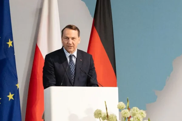 Wicepremier Sikorski w Berlinie: 35 lat Traktatu i nowe wyzwania w relacjach polsko-niemieckich