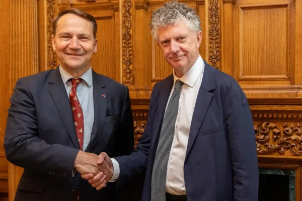 Wicepremier Sikorski w Londynie: bezpieczeństwo, Ukraina i współpraca z Polonią