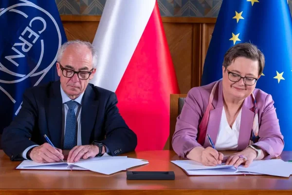 MEN i CERN podpisały pięcioletnie porozumienie o szkoleniach dla nauczycieli fizyki