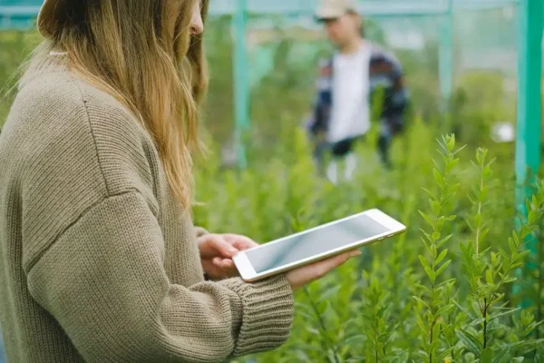 AgriFood Signals: Bayer wygrywa sprawę Roundup, zmiana CEO w Vow, Reservoir przejmuje Contain