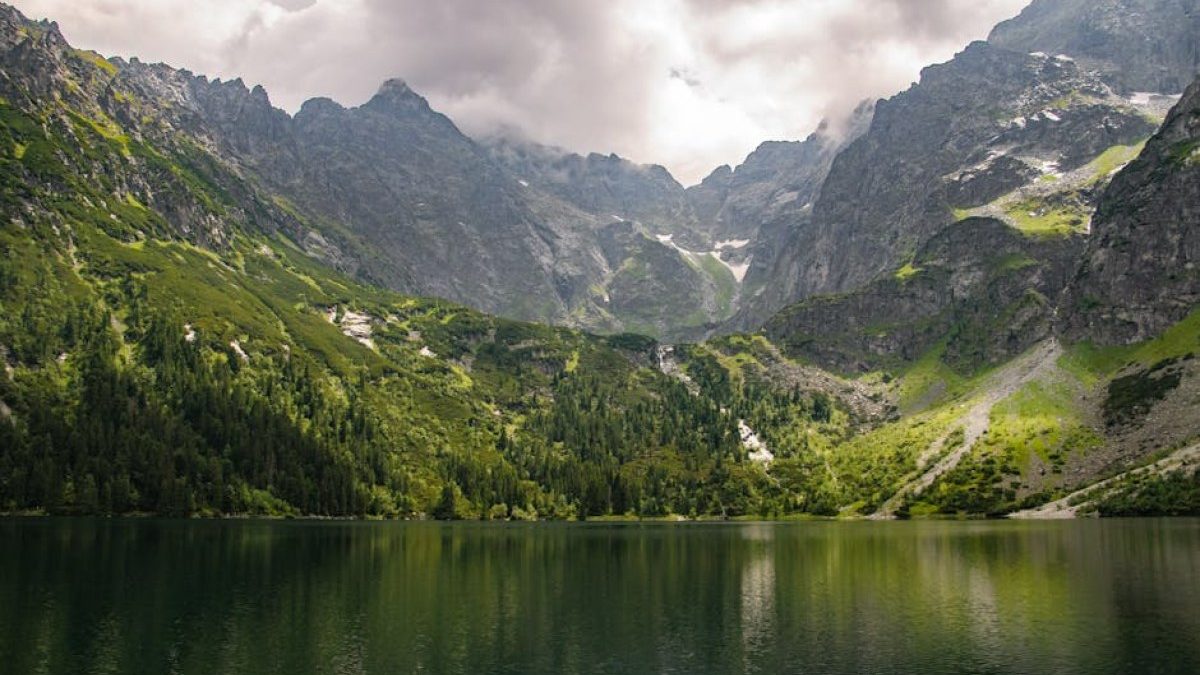 Kontrowersje wokół wjazdu influencera nad Morskie Oko. TPN wyjaśnia, dlaczego szlaban był otwarty
