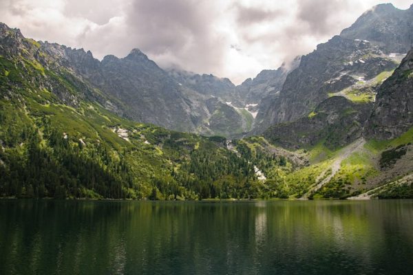 Kontrowersje wokół wjazdu influencera nad Morskie Oko. TPN wyjaśnia, dlaczego szlaban był otwarty