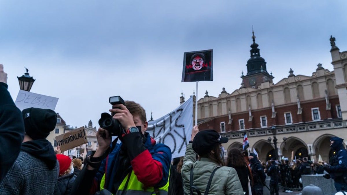 Decyzja Donalda Tuska: Rozwiązanie struktur Koalicji Obywatelskiej w Małopolsce po porażce referendalnej