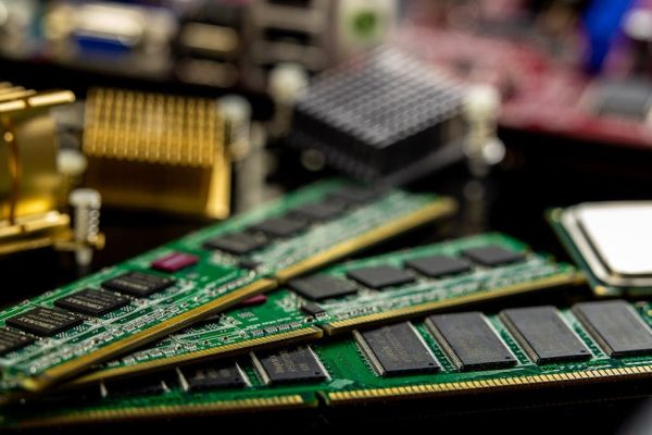 Fotonowa pamięć zmienia oblicze komputerów neuromorficznych