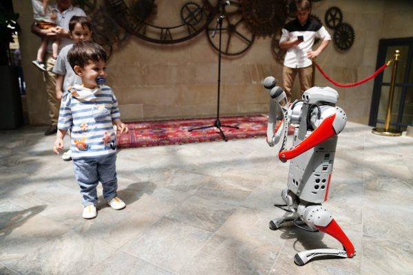 Roboty humanoidalne wkraczają do fabryk BMW. Niemiecki koncern stawia na automatyzację produkcji