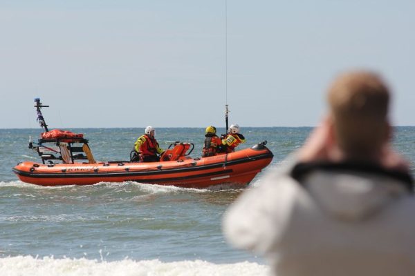 Tragiczny wypadek na plaży w Anglii: para weszła do morza ratować psa