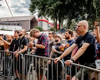 Red Smoke Festival w Pleszewie: pierwszy dzień za nami – amfiteatr w dymie i świetna atmosfera