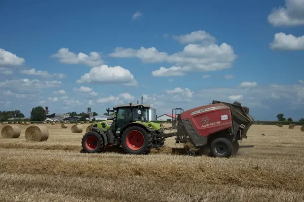 Case IH odświeża prasy na 2027: więcej automatyki, 57 noży i ekologiczna siatka