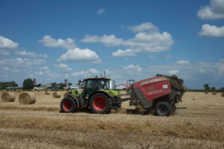 Case IH odświeża prasy na 2027: więcej automatyki, 57 noży i ekologiczna siatka