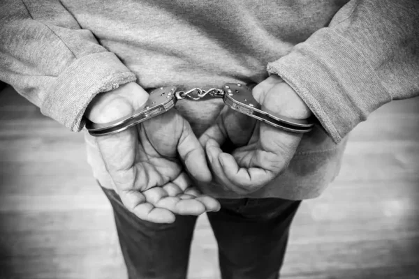 Światowy Dzień Walki z Handlem Ludźmi: Policja przestrzega przed „łatwymi pieniędzmi”