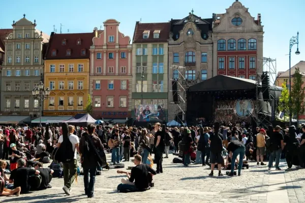 Letnie Piątki w Kępnie – muzyka i filmy na Rynku przez cały lipiec