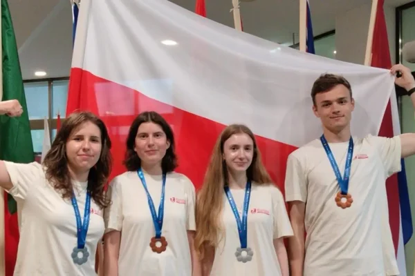 Polscy licealiści z czterema medalami na Olimpiadzie Biologicznej w Wilnie