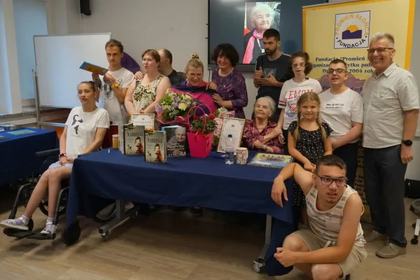 Prof. Joanna Papuzińska w Legionowie: „Na słowa nie potrzeba ani półki, ani szafki”
