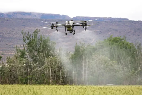 FCC chce zakazać sprzedaży dronów rolniczych – DJI ostrzega przed skutkami