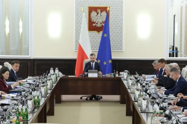Rząd przyjął pakiet ustaw: sankcje, mediacje, dozór elektroniczny i deregulacja