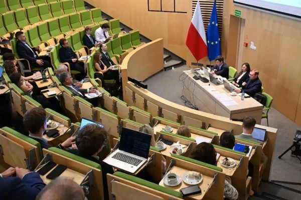 Warsztat ekspercki o dolinach i hubach wodorowych – krok w stronę aktualizacji strategii